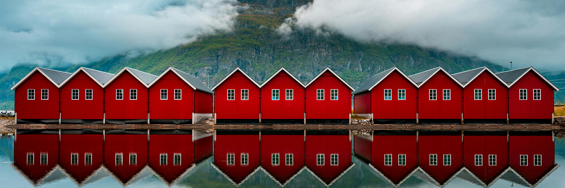 Luxury Villa Rentals in Norway beside northern waters, pine forests and silent white landscapes.