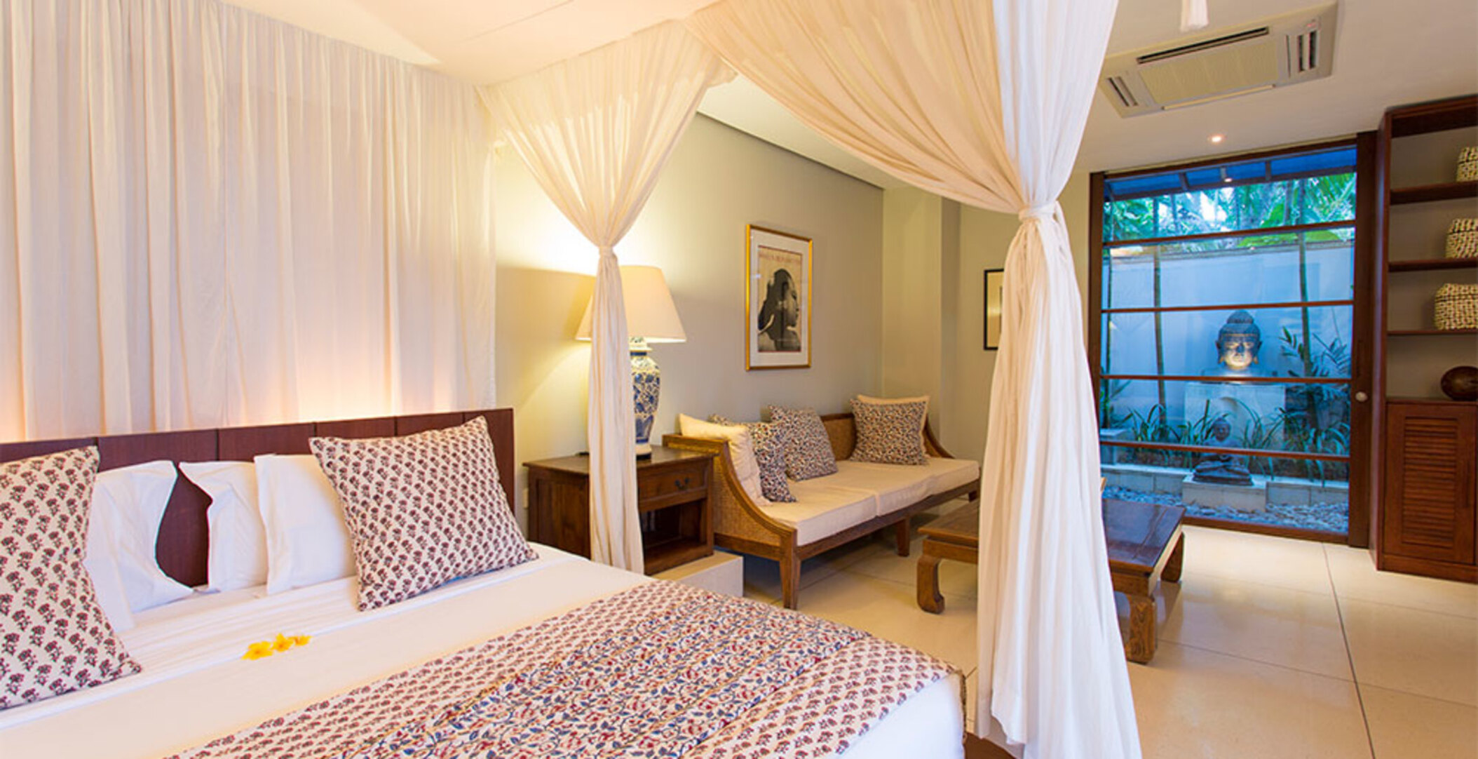 Eine luxuriöse Oase nur wenige Schritte vom Ufer entfernt – Bali Villa 1008