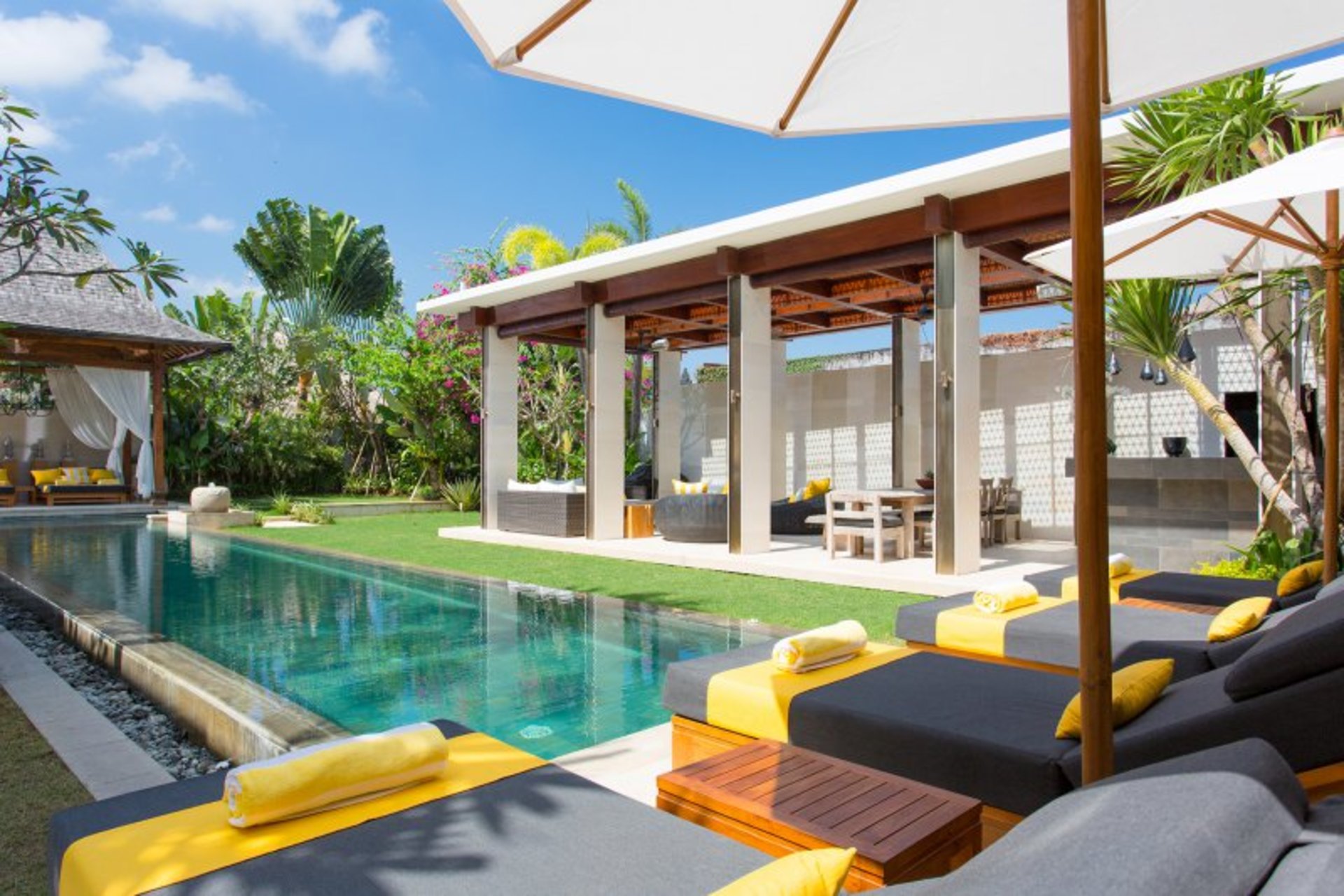 Eine luxuriöse Oase nur wenige Schritte vom Ufer entfernt – Bali Villa 1008