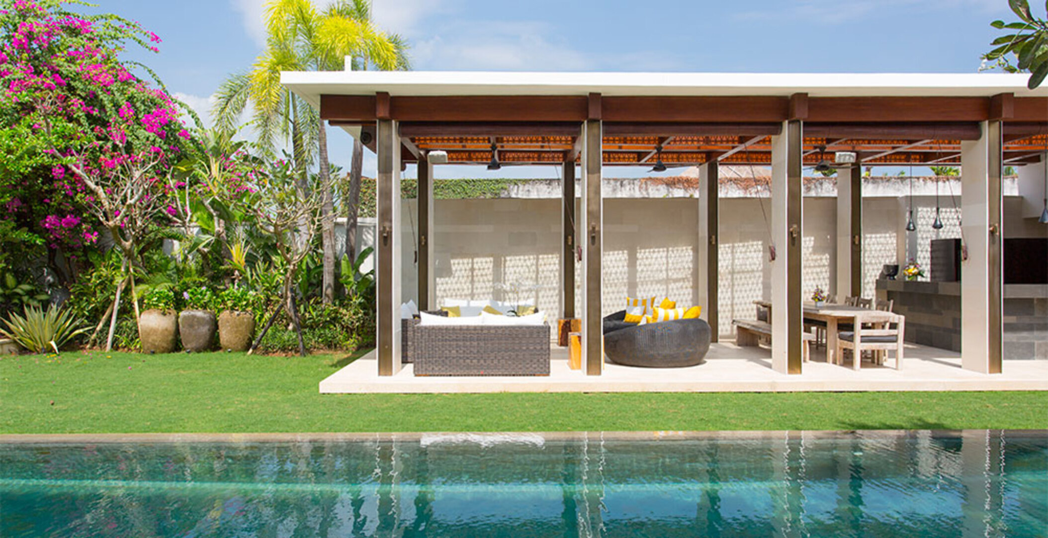 Eine luxuriöse Oase nur wenige Schritte vom Ufer entfernt – Bali Villa 1008
