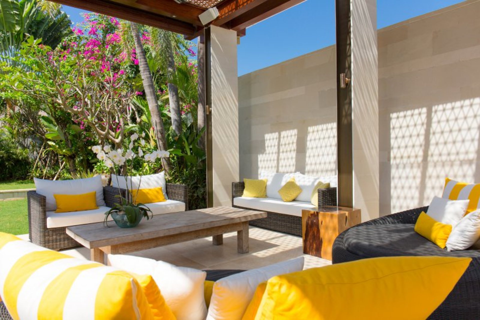 Eine luxuriöse Oase nur wenige Schritte vom Ufer entfernt – Bali Villa 1008