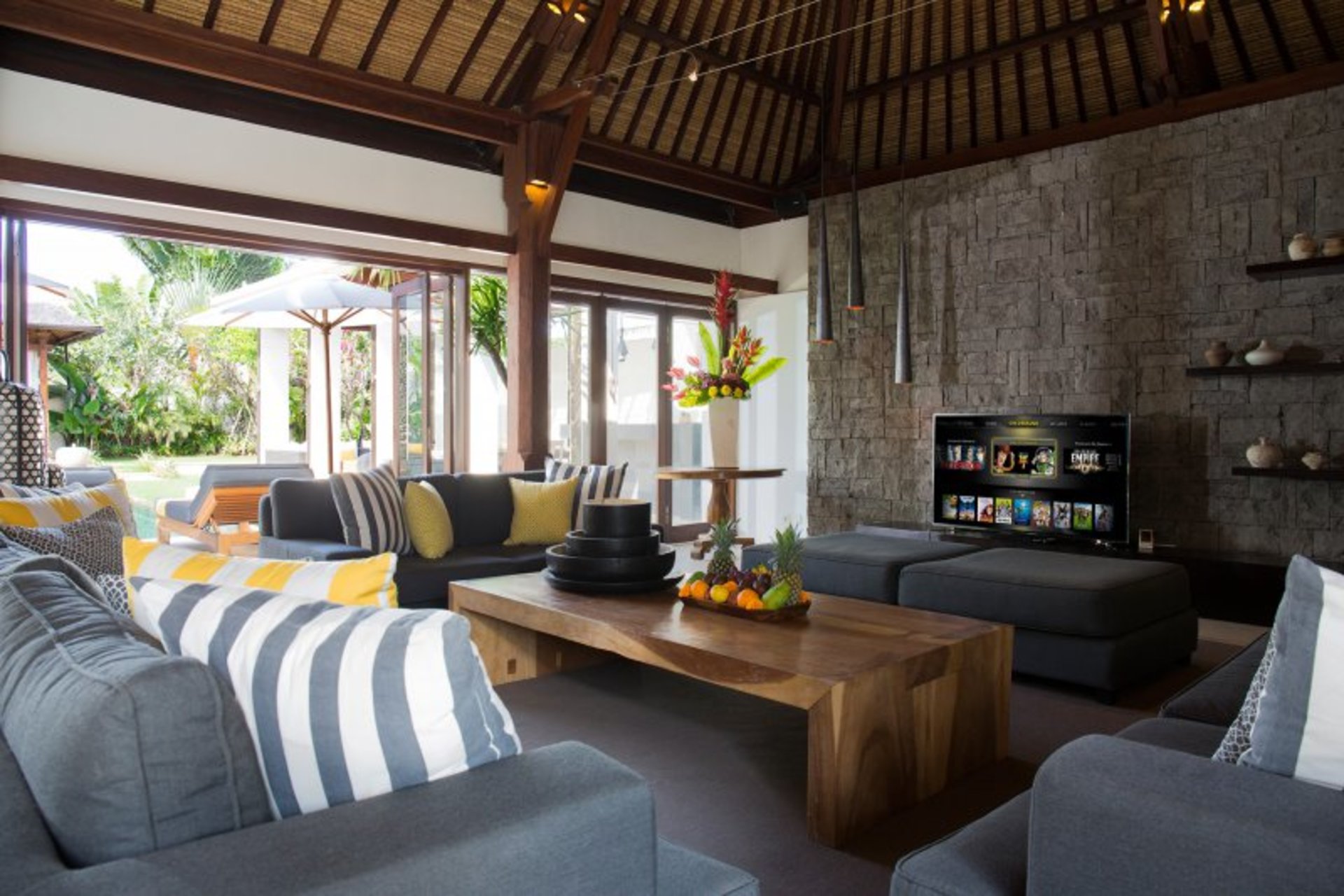 Eine luxuriöse Oase nur wenige Schritte vom Ufer entfernt – Bali Villa 1008