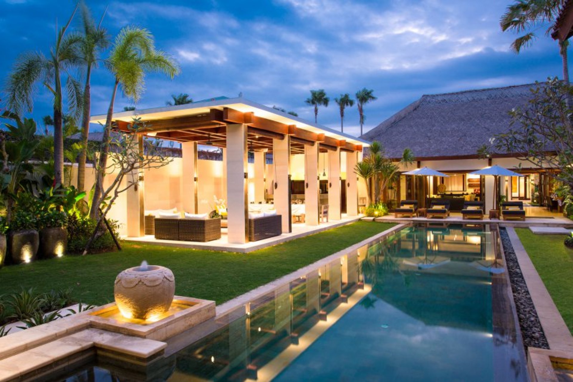 Eine luxuriöse Oase nur wenige Schritte vom Ufer entfernt – Bali Villa 1008