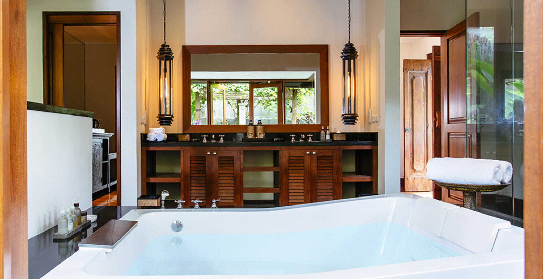 Abgeschiedener 5-Sterne-Luxus am Meer – Bali Villa 1018