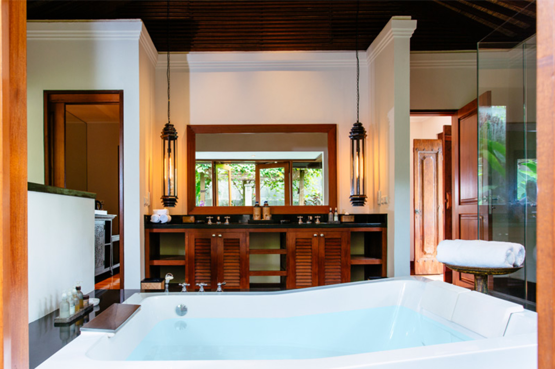Abgeschiedener 5-Sterne-Luxus am Meer – Bali Villa 1018