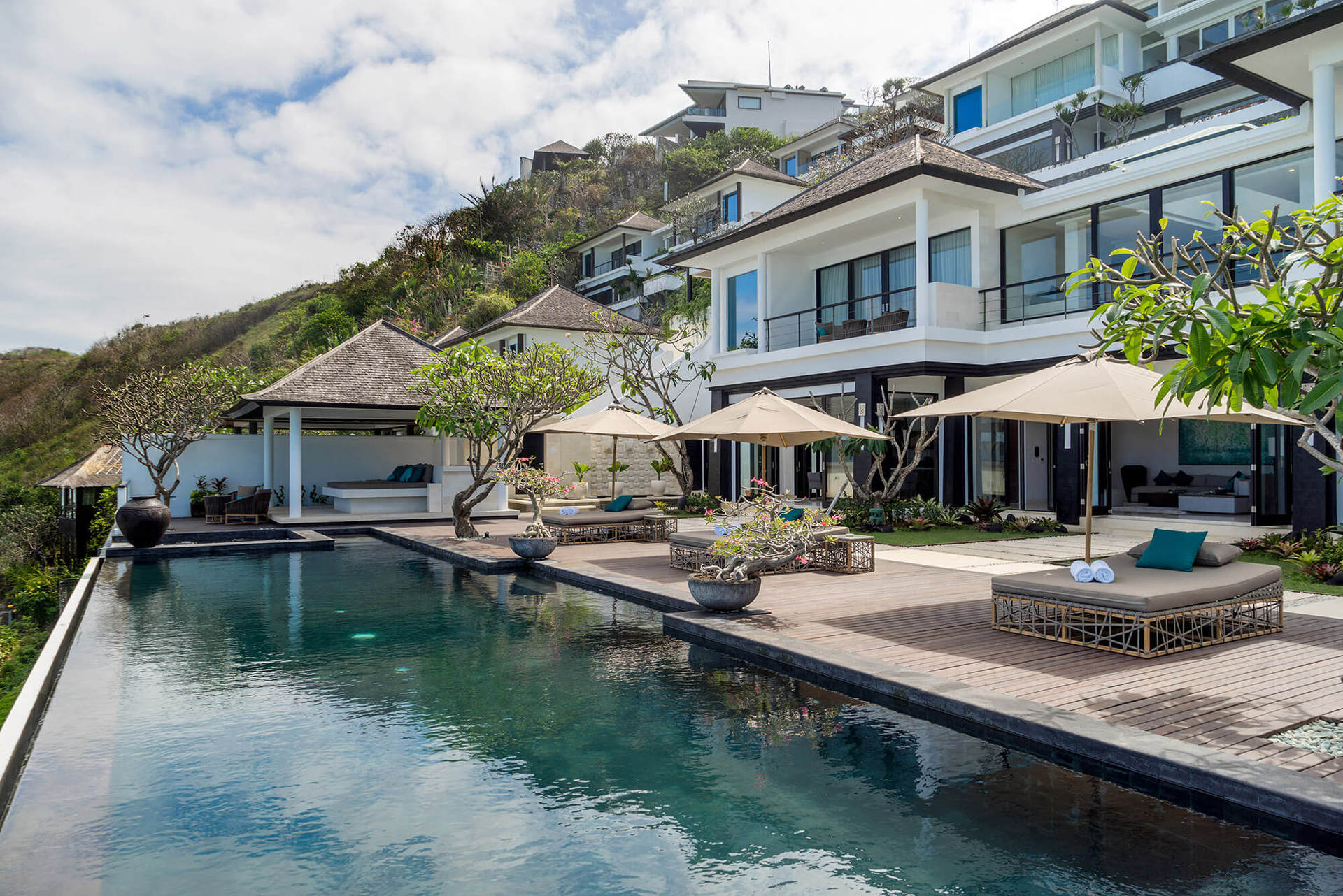 Ultimatives 5-Sterne-Refugium mit Meerblick – Bali Villa 1027