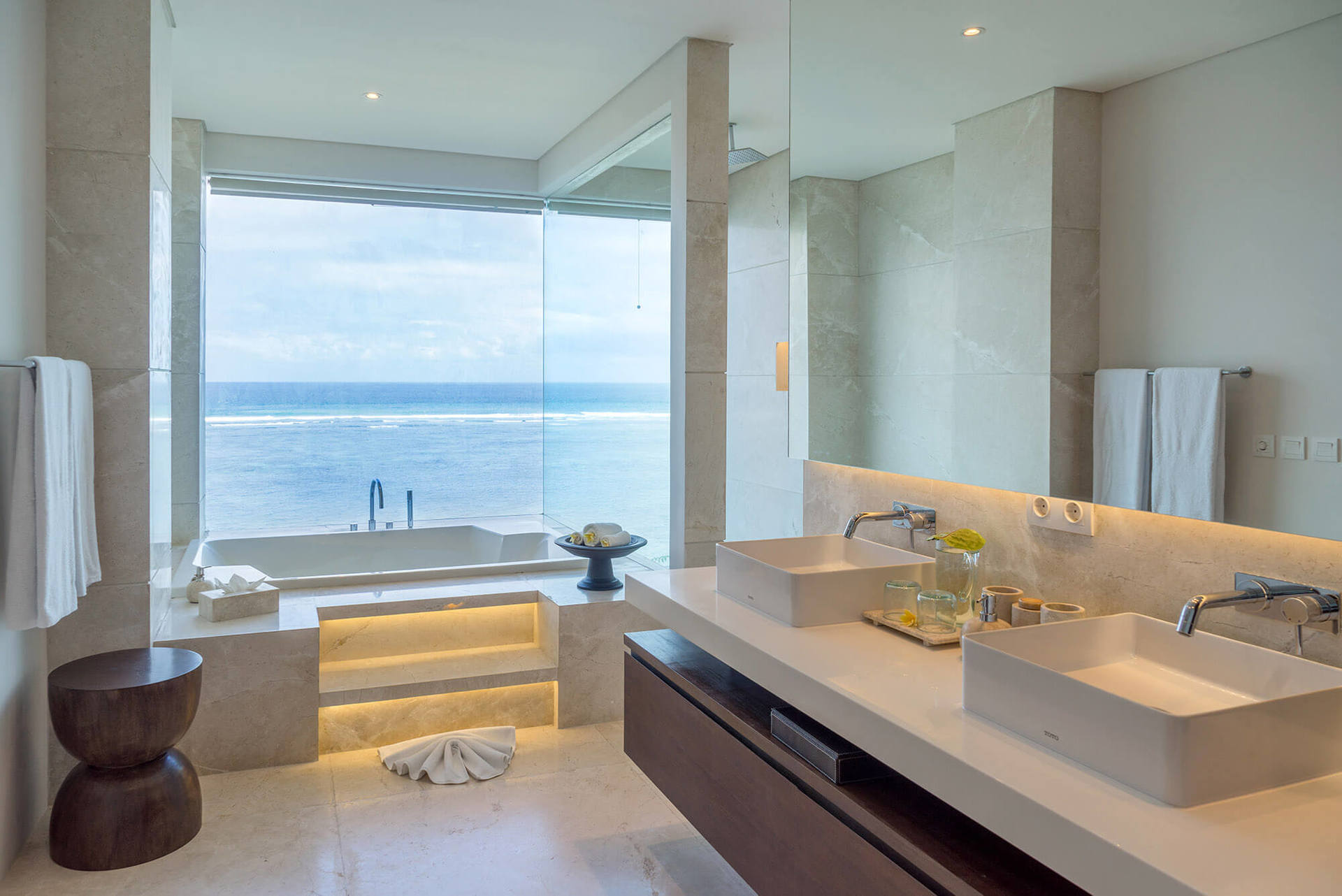 Ultimatives 5-Sterne-Refugium mit Meerblick – Bali Villa 1027