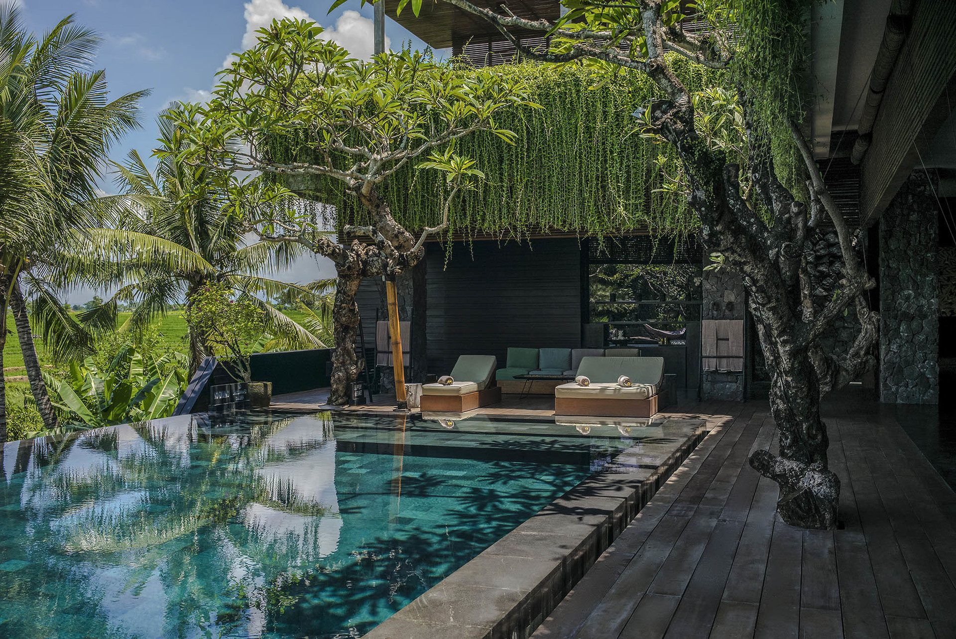 Luxus-Villa-Auszeit mit außergewöhnlichem Personal – 1028
