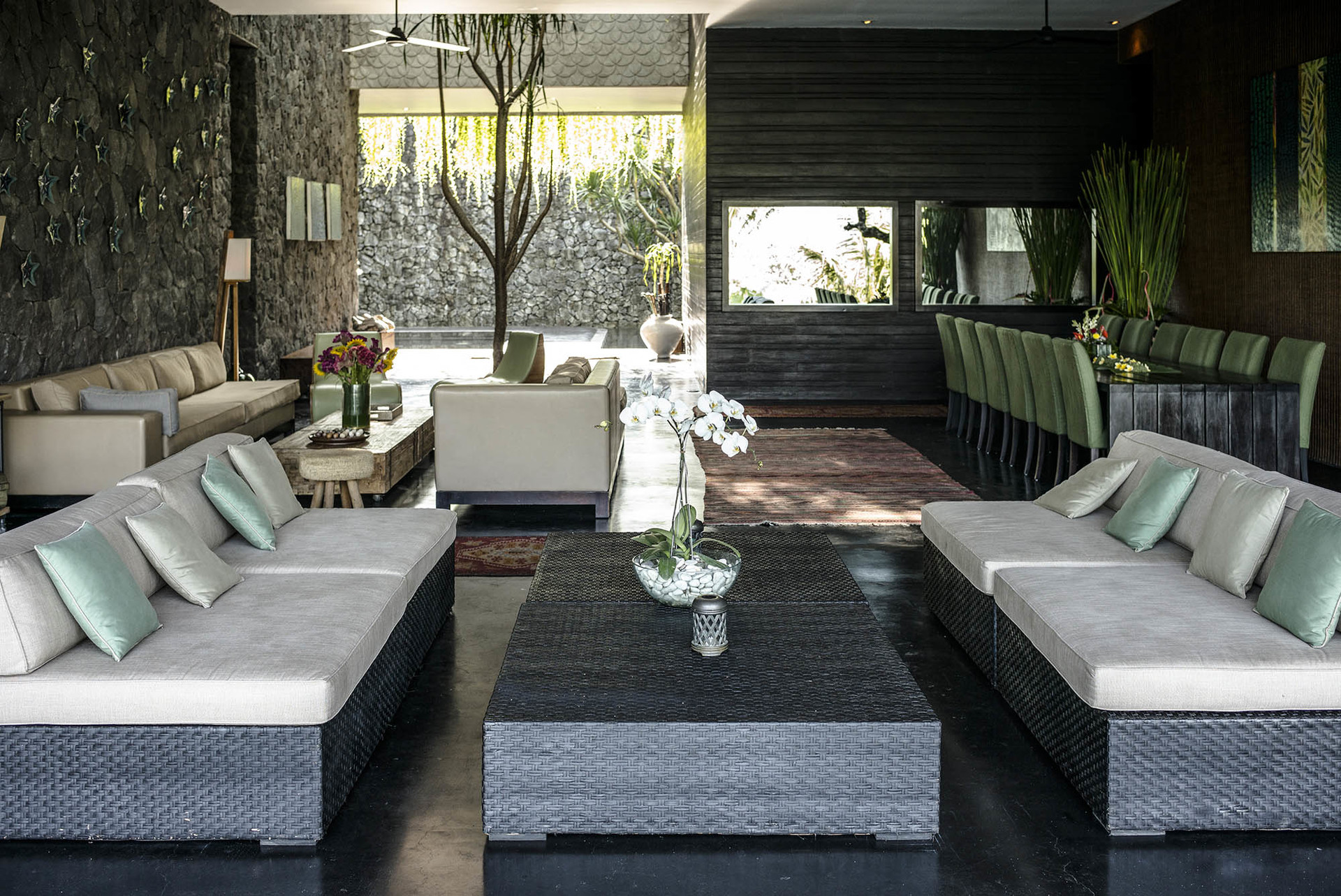 Luxus-Villa-Auszeit mit außergewöhnlichem Personal – 1028