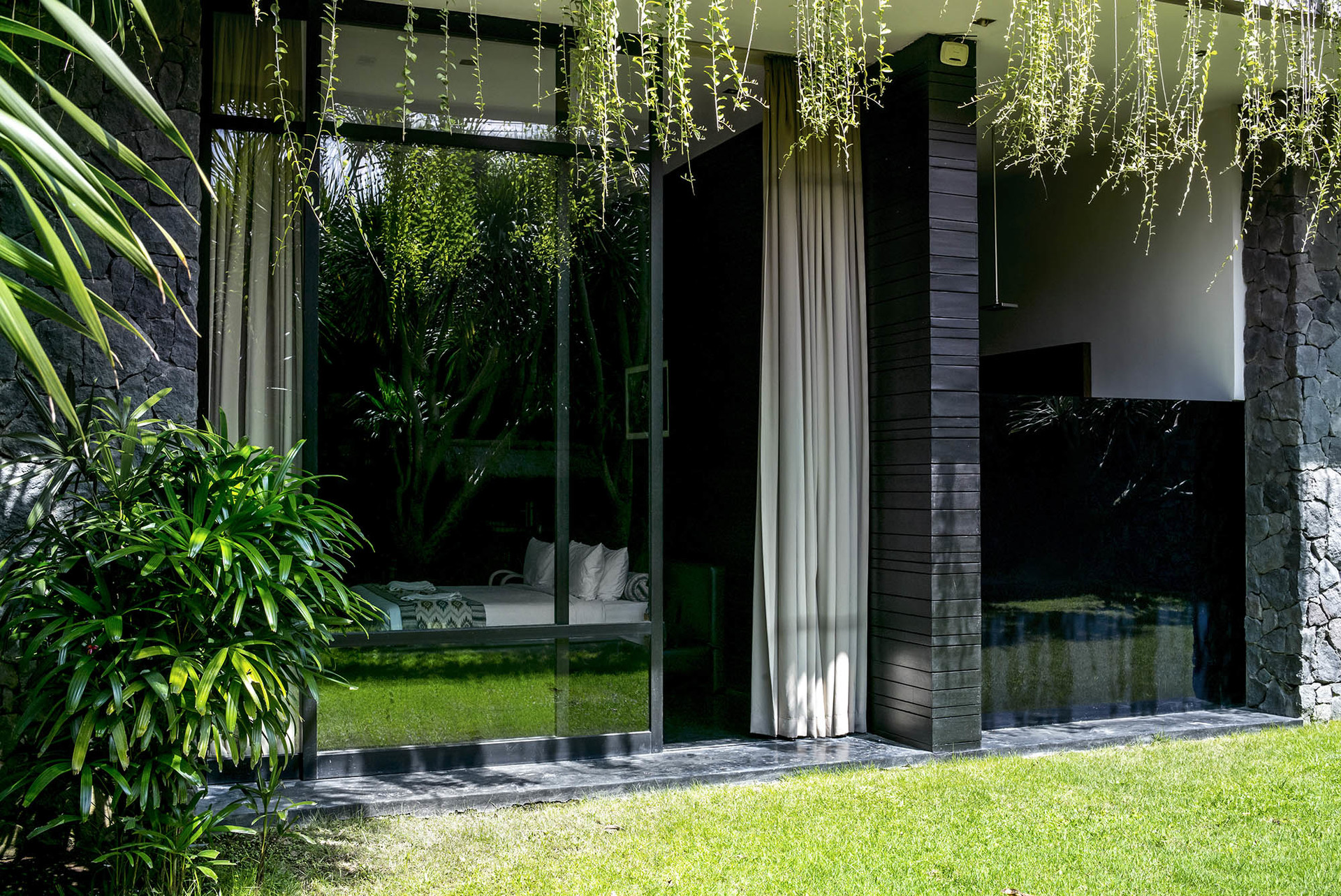 Luxus-Villa-Auszeit mit außergewöhnlichem Personal – 1028