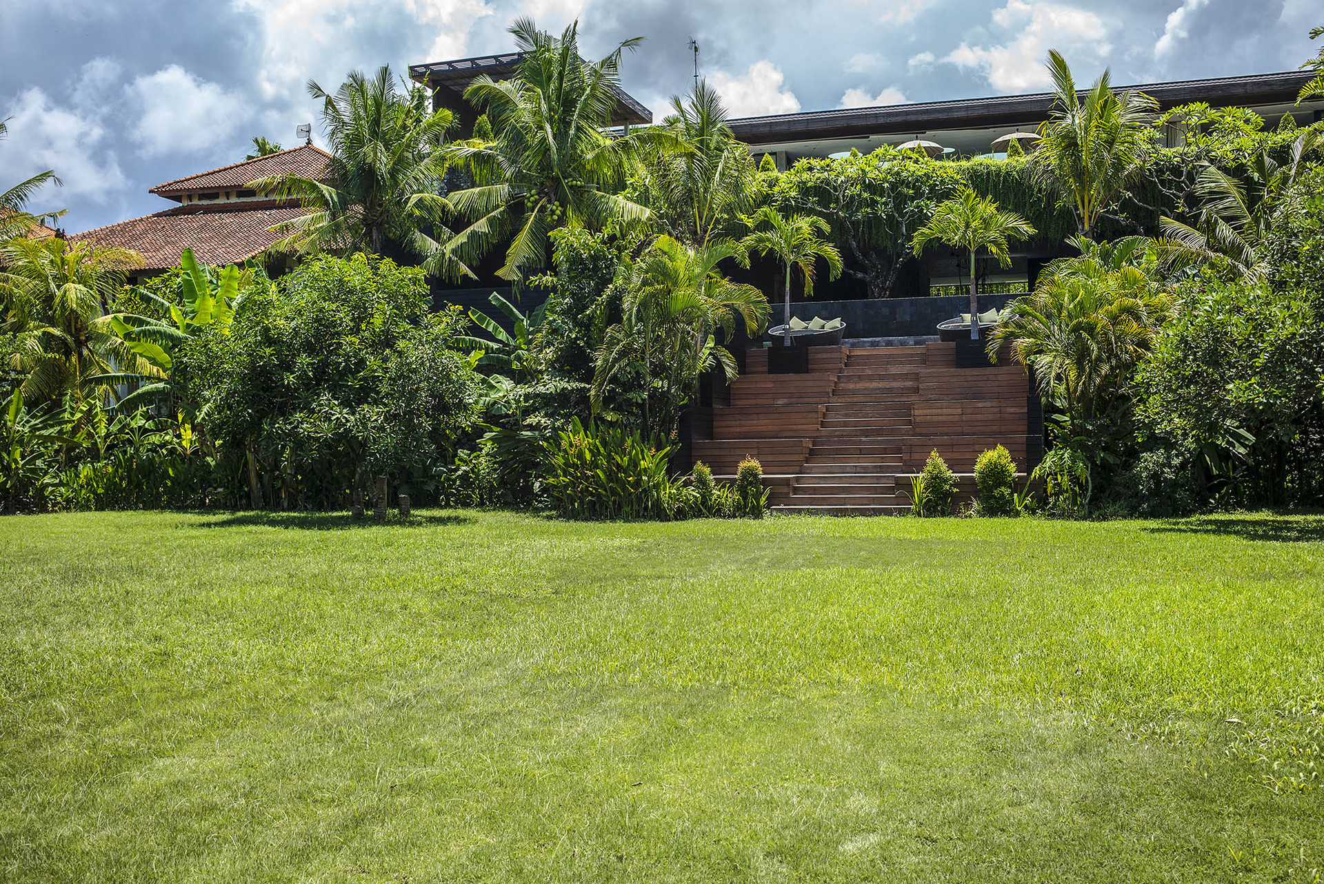 Luxus-Villa-Auszeit mit außergewöhnlichem Personal – 1028