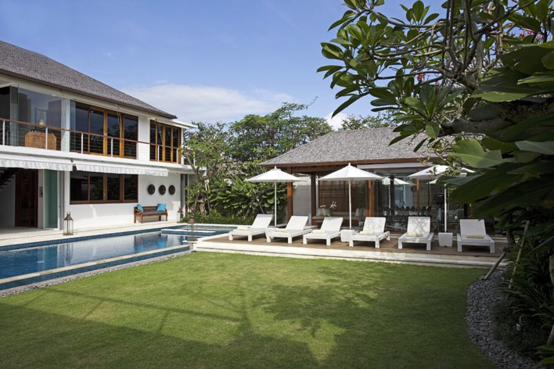 Wo Luxus auf Strand trifft – Bali Villa 1036