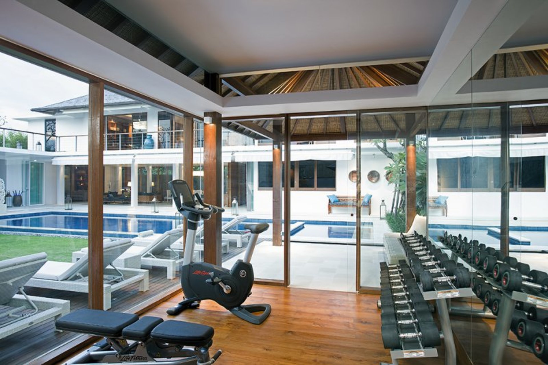 Wo Luxus auf Strand trifft – Bali Villa 1036