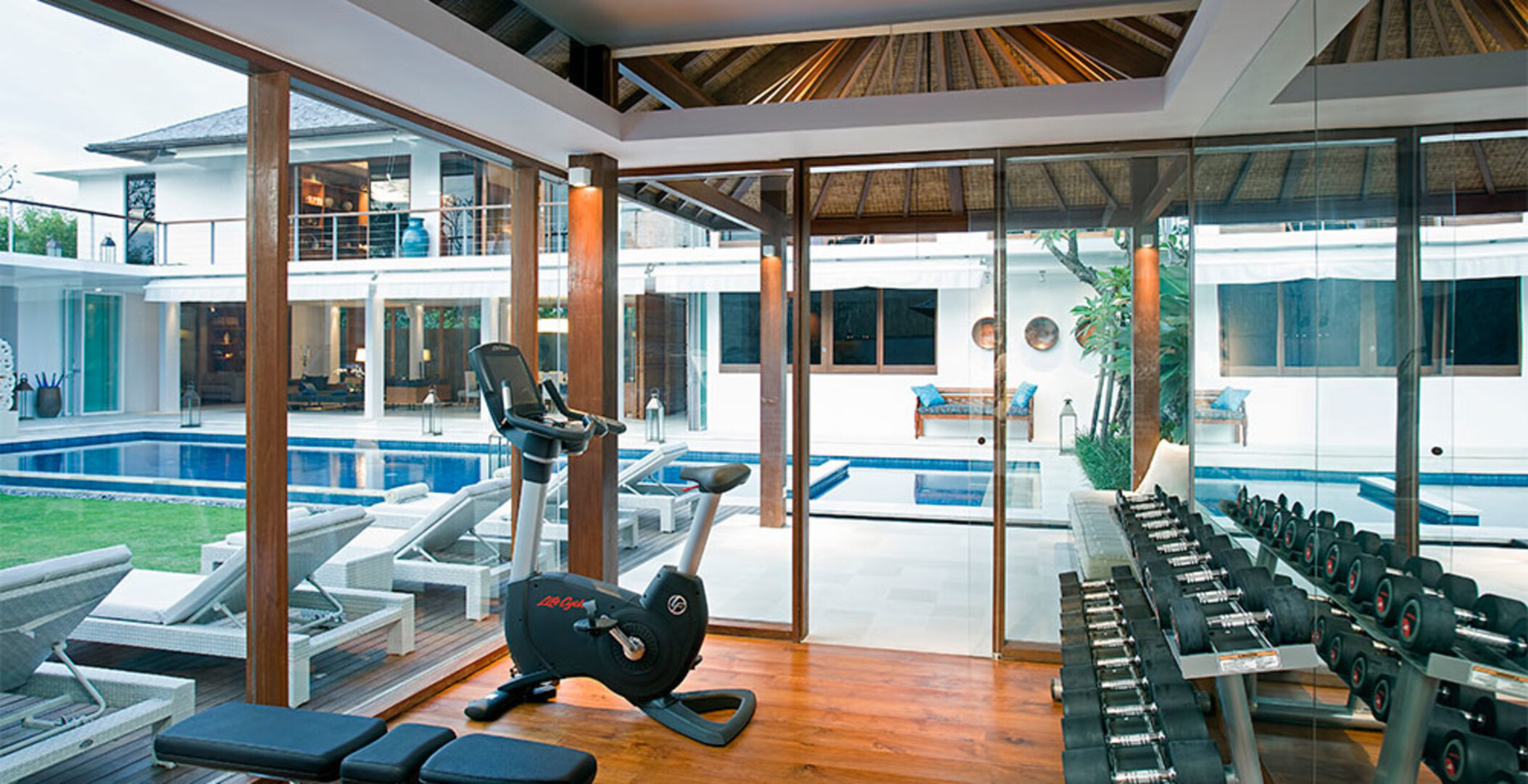Wo Luxus auf Strand trifft – Bali Villa 1036