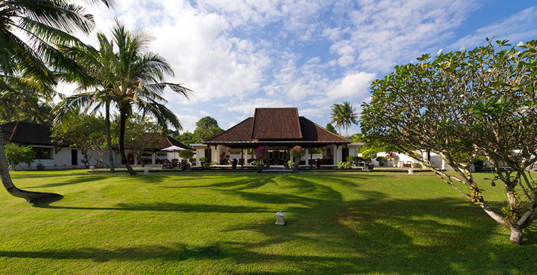 Privater Rückzugsort am Strand mit üppigem Gelände – Bali Villa 1044