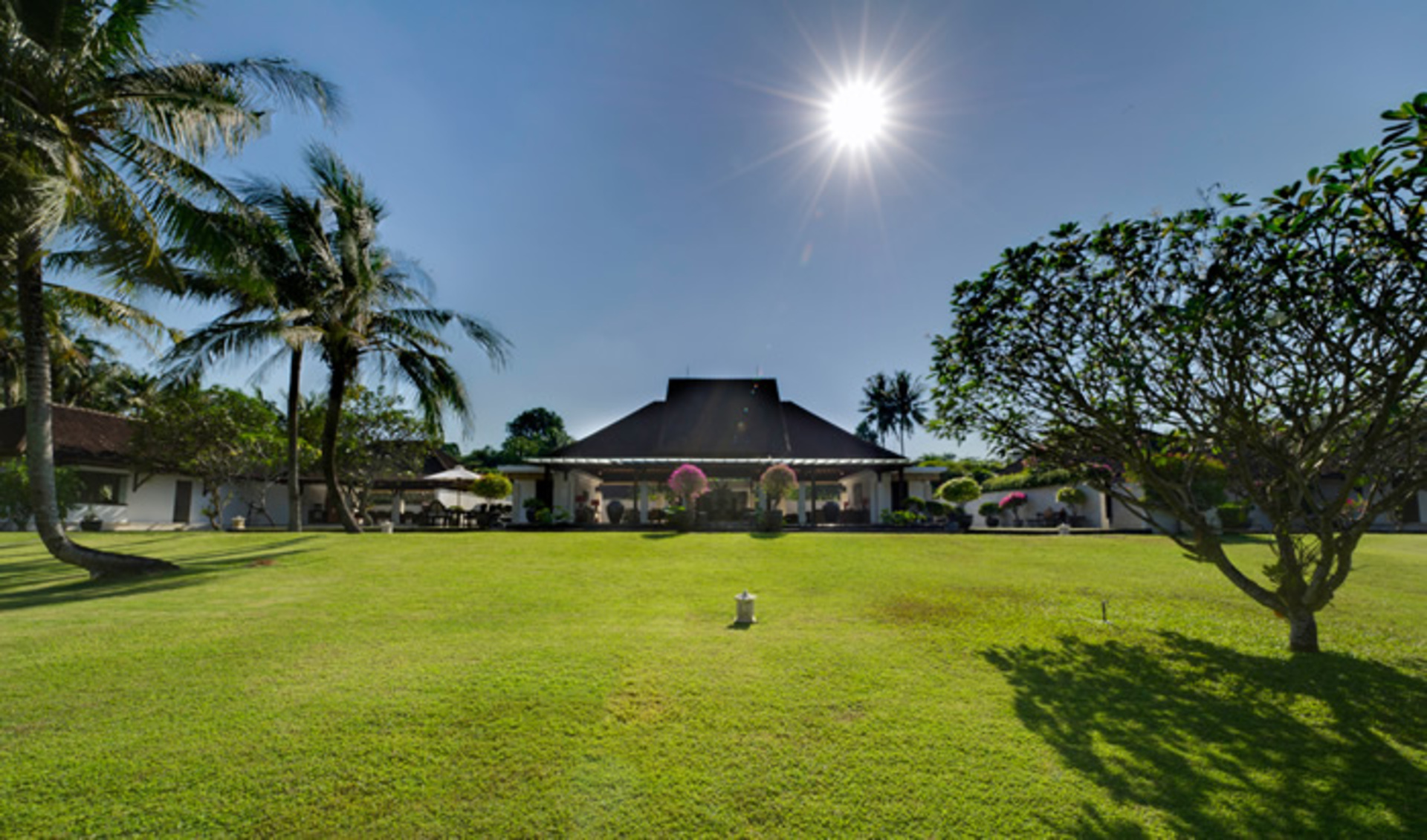 Privater Rückzugsort am Strand mit üppigem Gelände – Bali Villa 1044