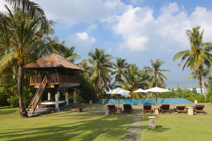 Privater Rückzugsort am Strand mit üppigem Gelände – Bali Villa 1044