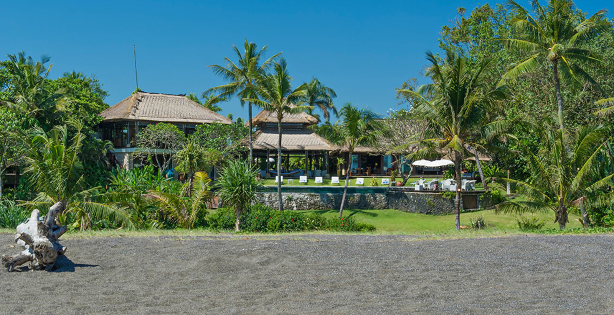 Elegantes Strandrefugium mit Pool – Bali Villa 1046