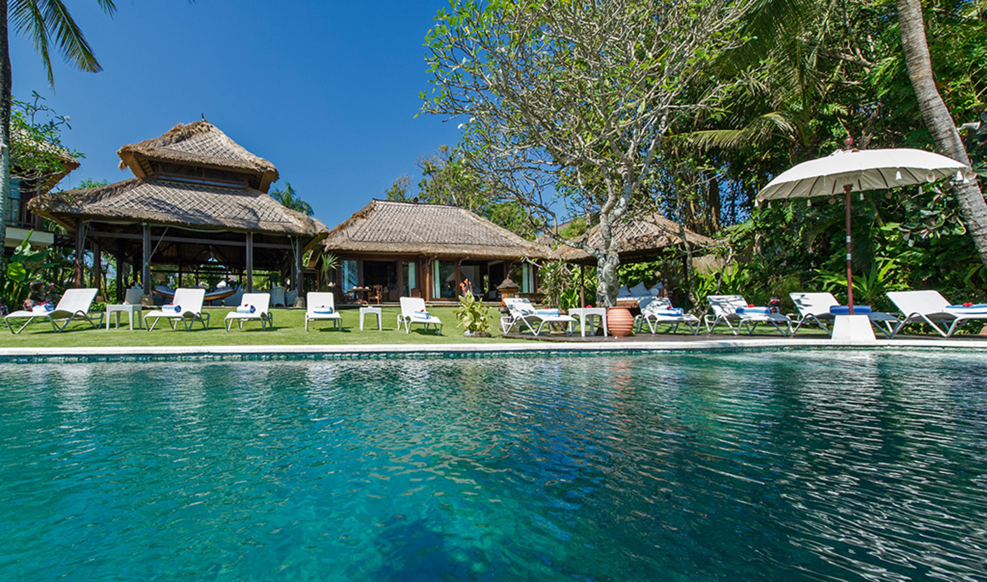 Elegantes Strandrefugium mit Pool – Bali Villa 1046