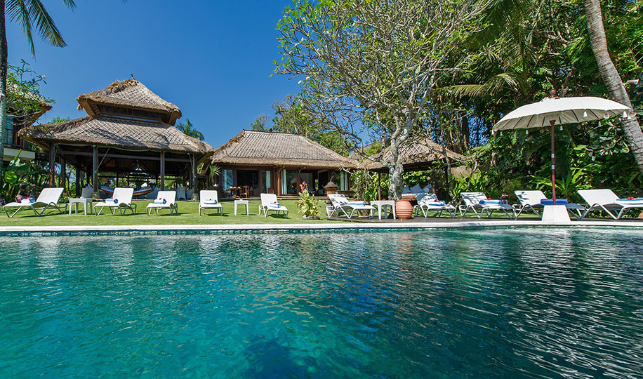 Elegantes Strandrefugium mit Pool – Bali Villa 1046