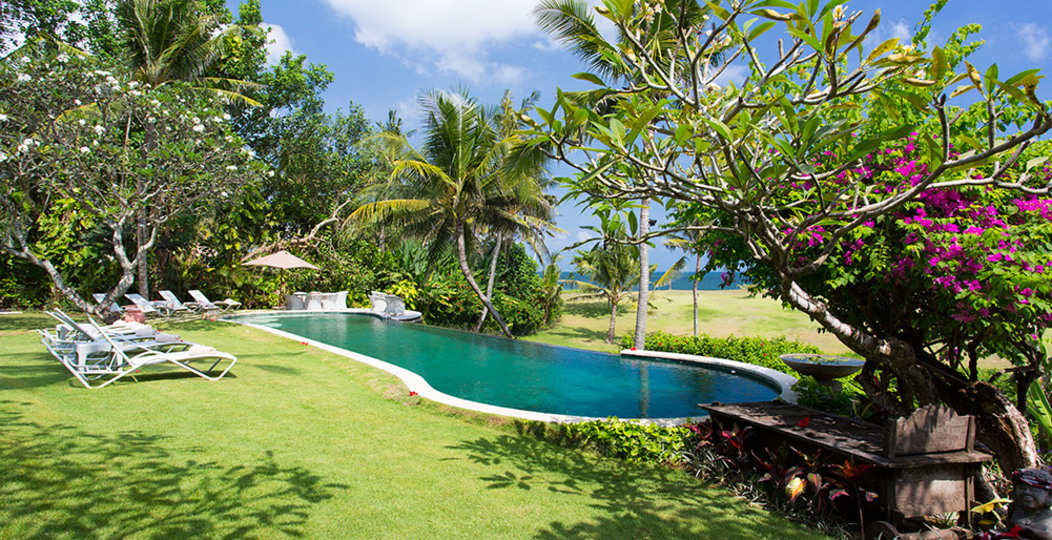 Elegantes Strandrefugium mit Pool – Bali Villa 1046