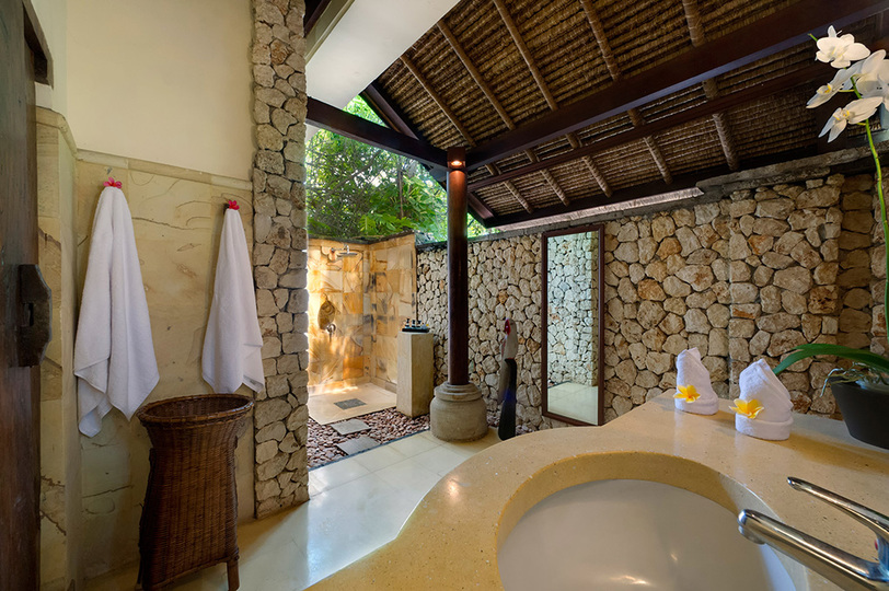 Elegantes Strandrefugium mit Pool – Bali Villa 1046