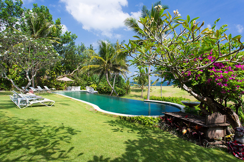 Elegantes Strandrefugium mit Pool – Bali Villa 1046
