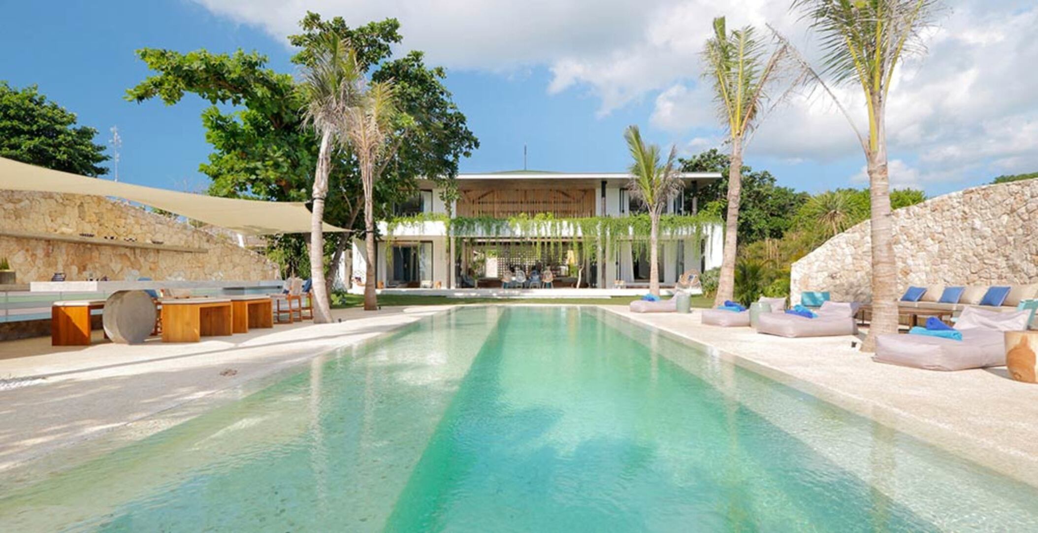 Nur wenige Schritte vom Meer entfernt, in Luxus gehüllt – Bali Villa 1073
