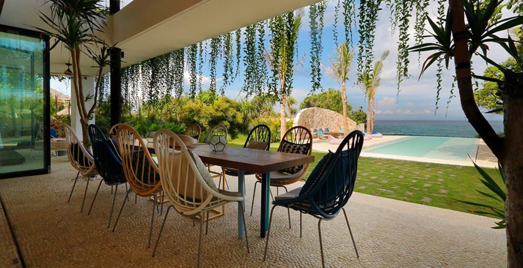 Nur wenige Schritte vom Meer entfernt, in Luxus gehüllt – Bali Villa 1073
