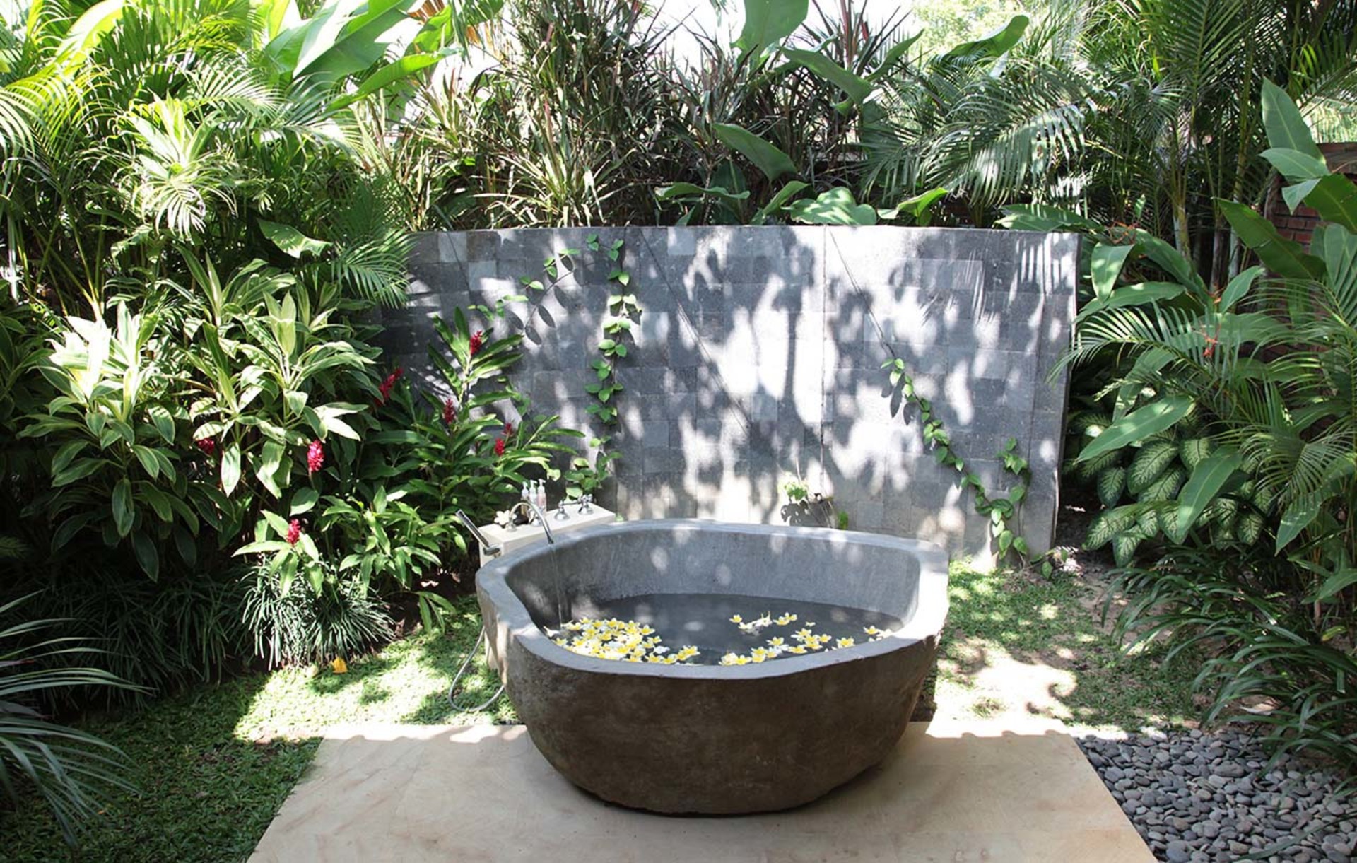 Ein privater Zufluchtsort auf Bali, nur wenige Schritte vom Meer entfernt – 1081