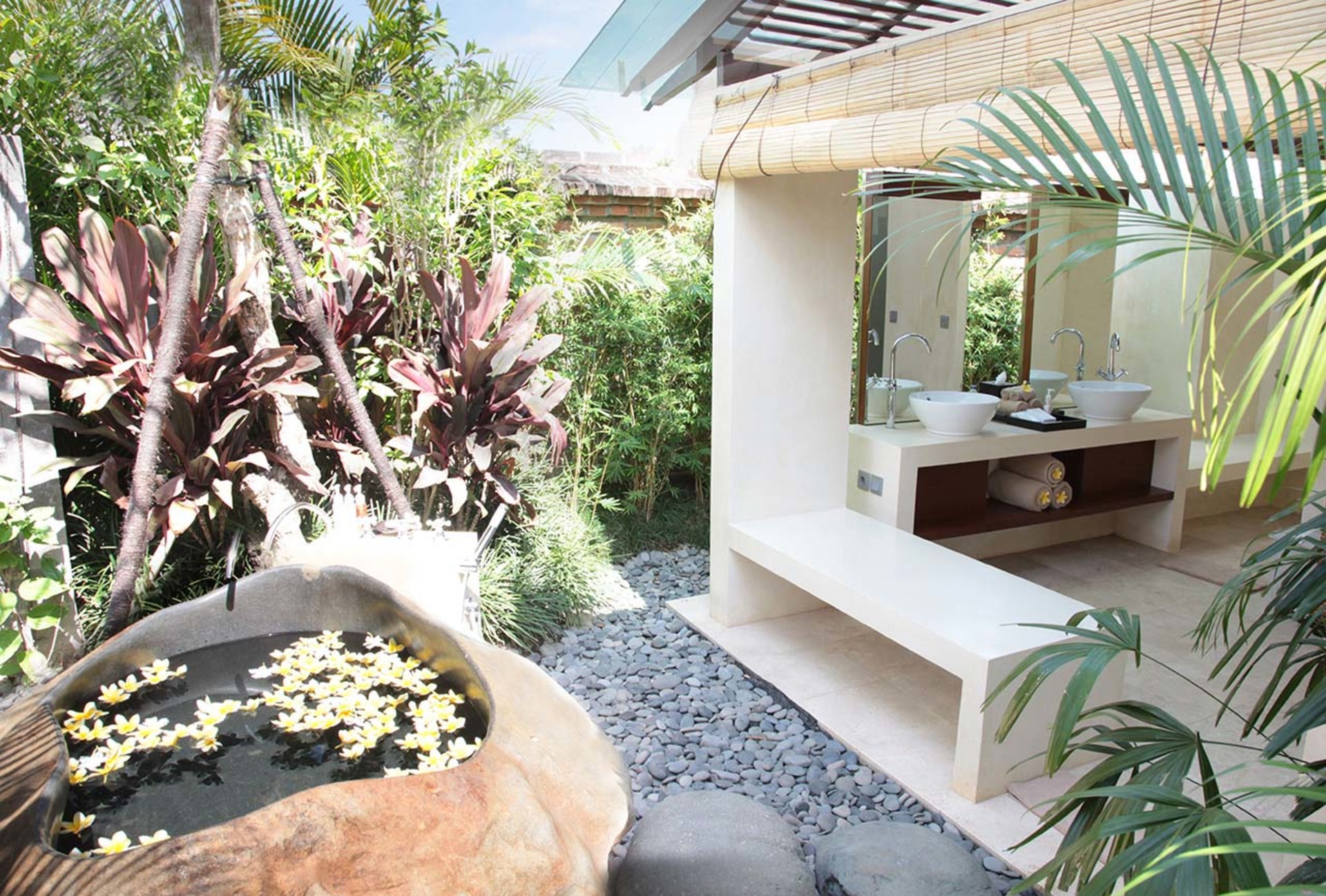 Ein privater Zufluchtsort auf Bali, nur wenige Schritte vom Meer entfernt – 1081