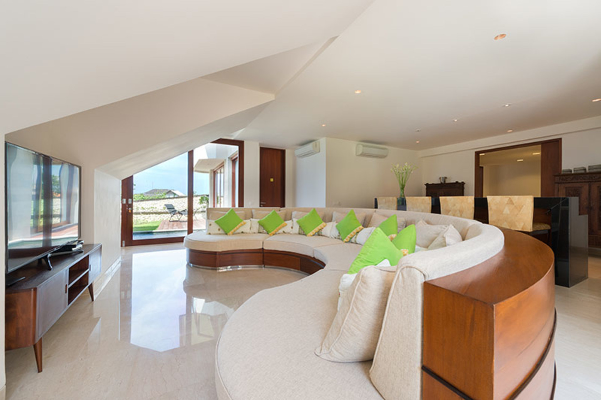 Abgeschiedene Eleganz mit Meerblick – Bali Villa 1090