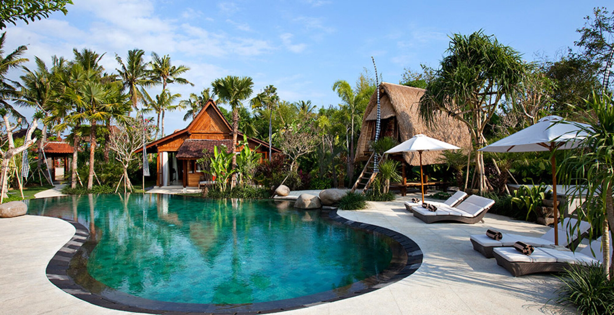 Abgeschiedener Komfort, nur wenige Schritte vom Strand entfernt – Bali Villa 1096