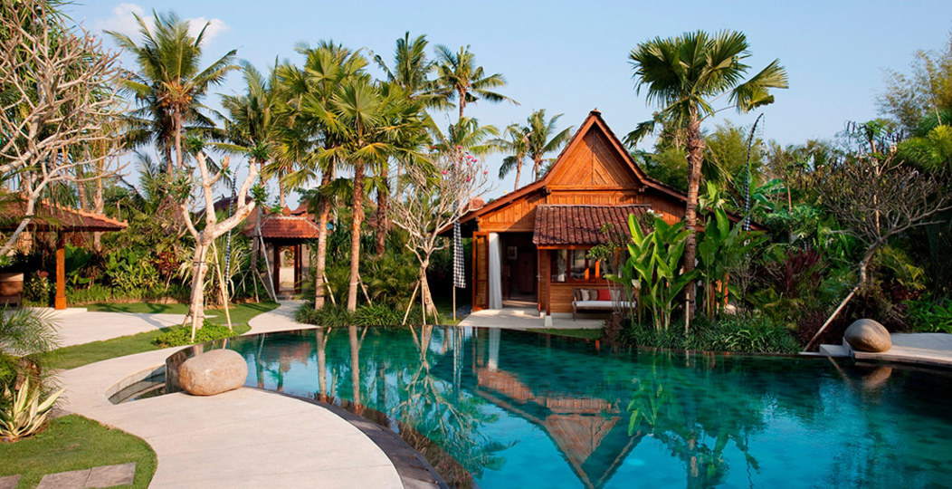 Abgeschiedener Komfort, nur wenige Schritte vom Strand entfernt – Bali Villa 1096