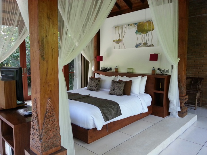 Abgeschiedener Komfort, nur wenige Schritte vom Strand entfernt – Bali Villa 1096
