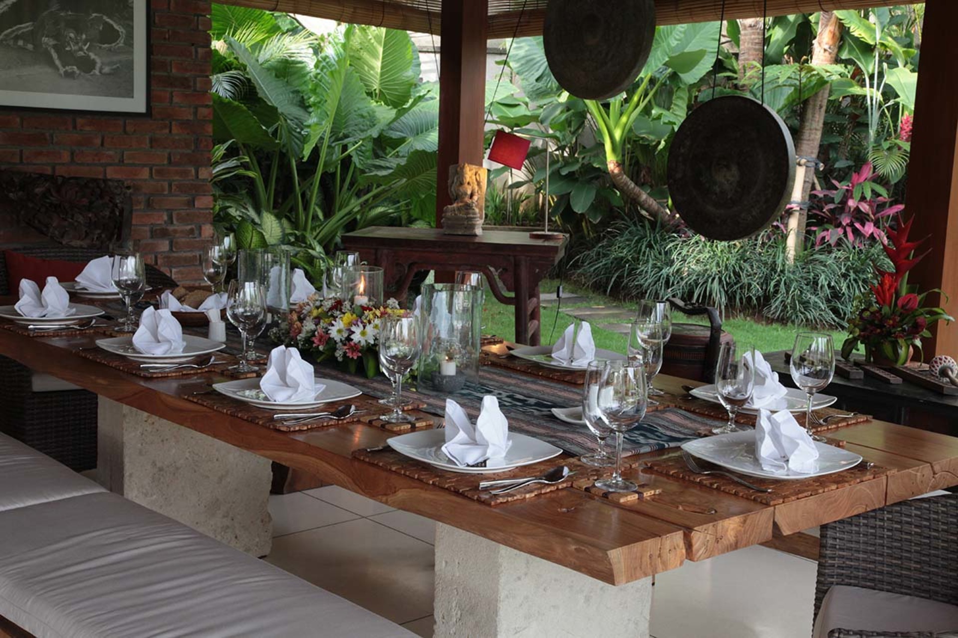 Abgeschiedener Komfort, nur wenige Schritte vom Strand entfernt – Bali Villa 1096