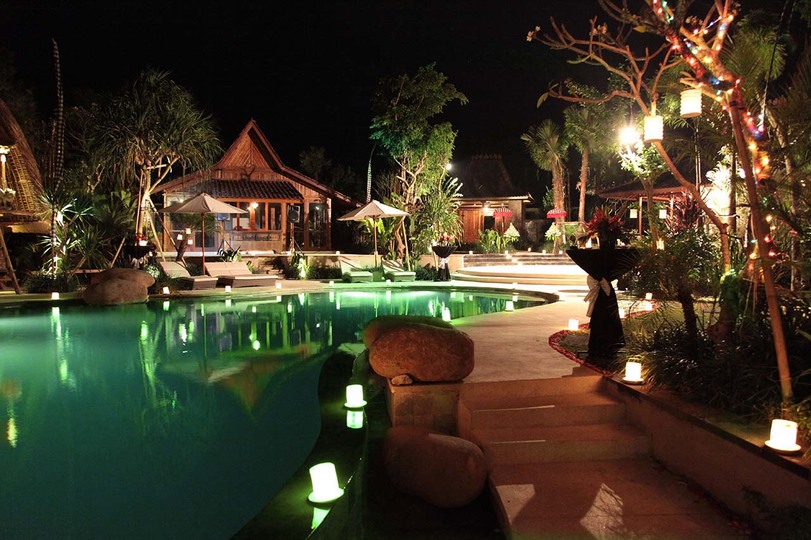 Abgeschiedener Komfort, nur wenige Schritte vom Strand entfernt – Bali Villa 1096