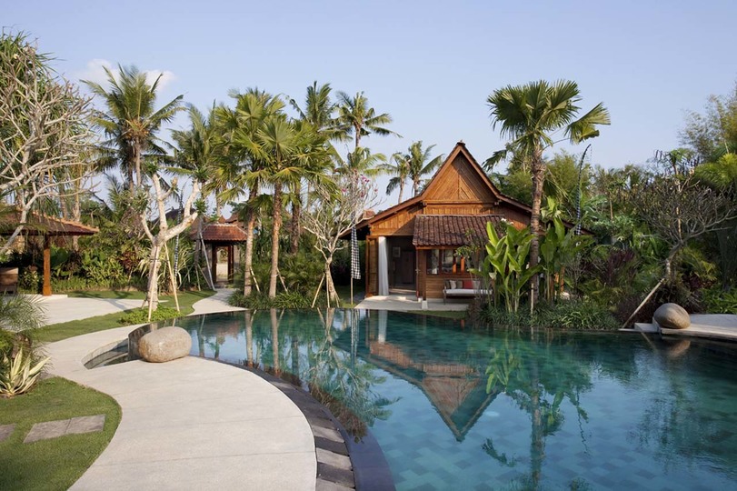 Abgeschiedener Komfort, nur wenige Schritte vom Strand entfernt – Bali Villa 1096