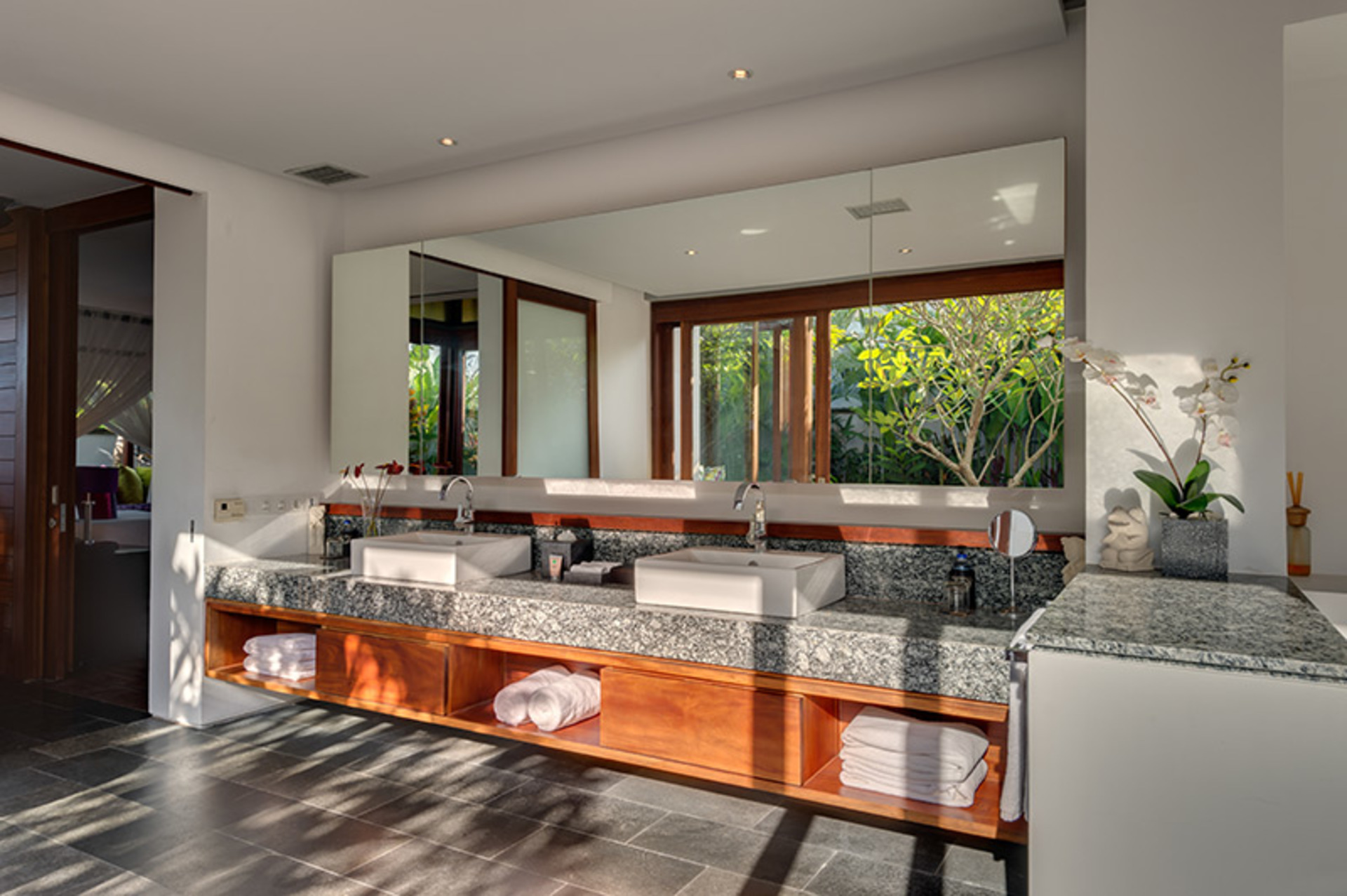 Geräumiger Luxus-Rückzugsort in Strandnähe – Bali Villa 1098