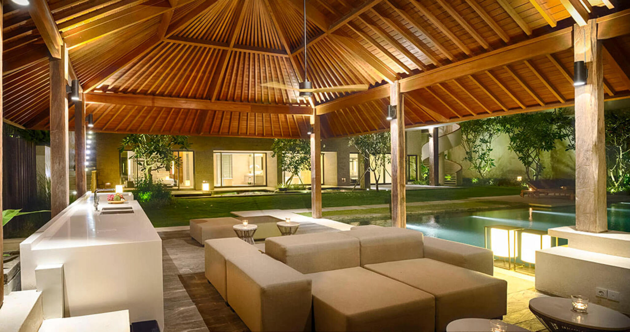 Erleben Sie ultimativen Luxus am Strand – Bali Villa 1129