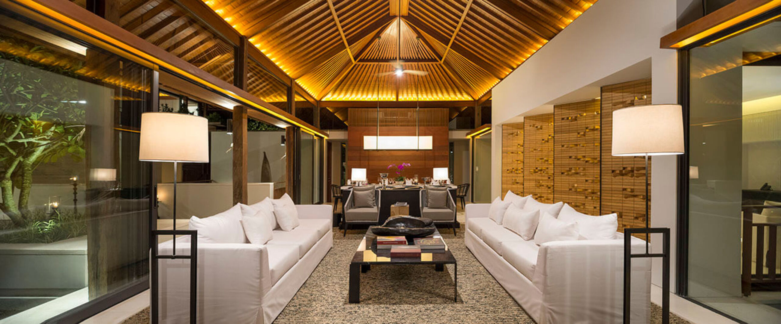 Erleben Sie ultimativen Luxus am Strand – Bali Villa 1129