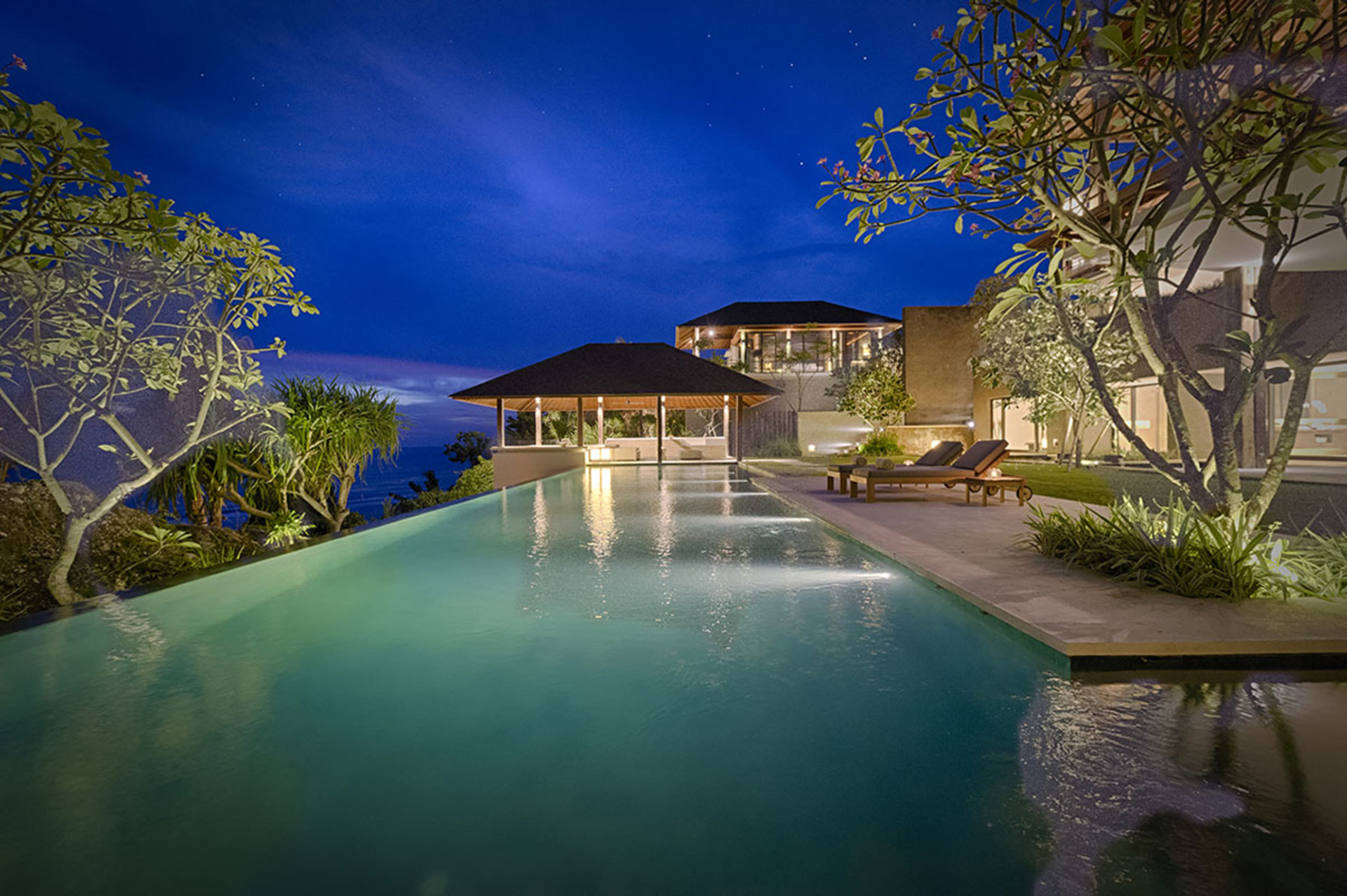 Erleben Sie ultimativen Luxus am Strand – Bali Villa 1129