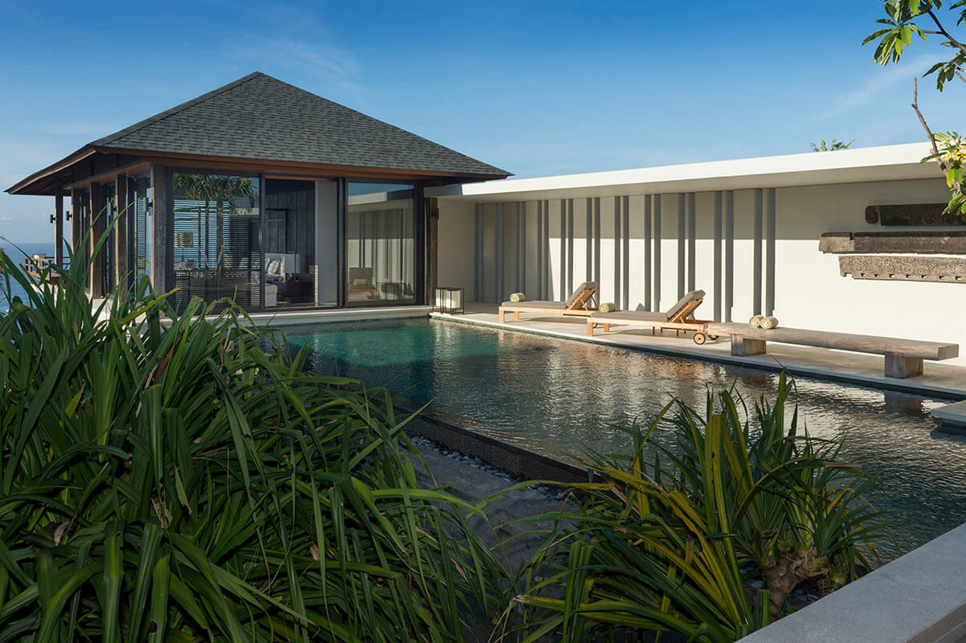 Erleben Sie ultimativen Luxus am Strand – Bali Villa 1129