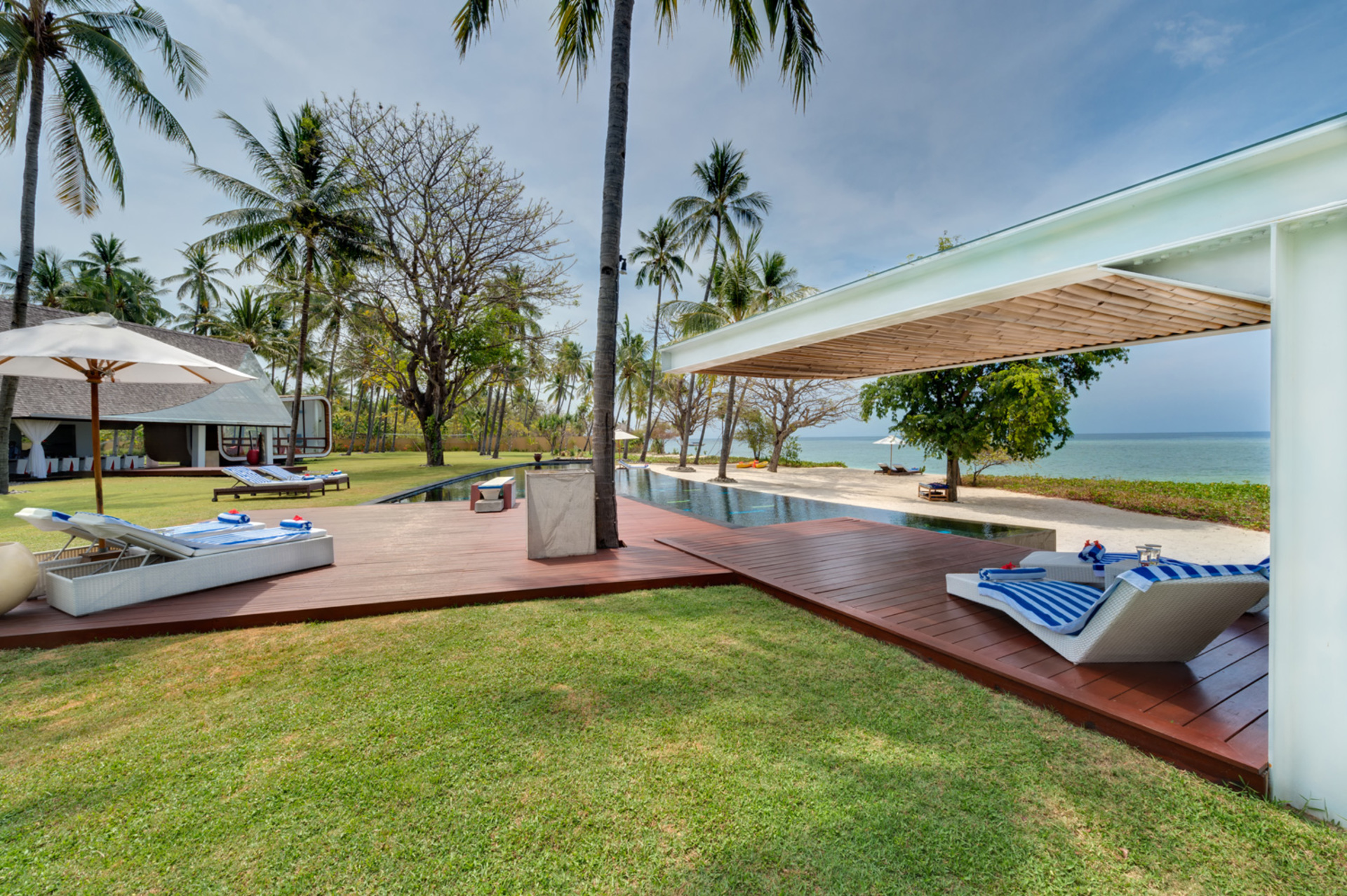 Luxus-Fluchtvilla mit Meerblick in Lombok, 1133