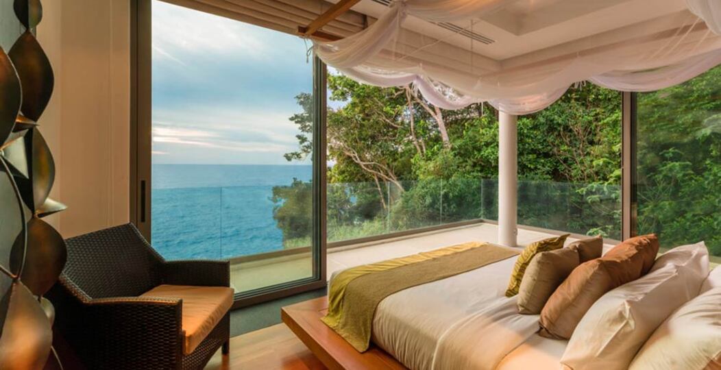 Sie und Ihre Familie werden einen Traumurlaub in dieser Luxusvilla 1013 mit 9 Schlafzimmern in Phuket verbringen.