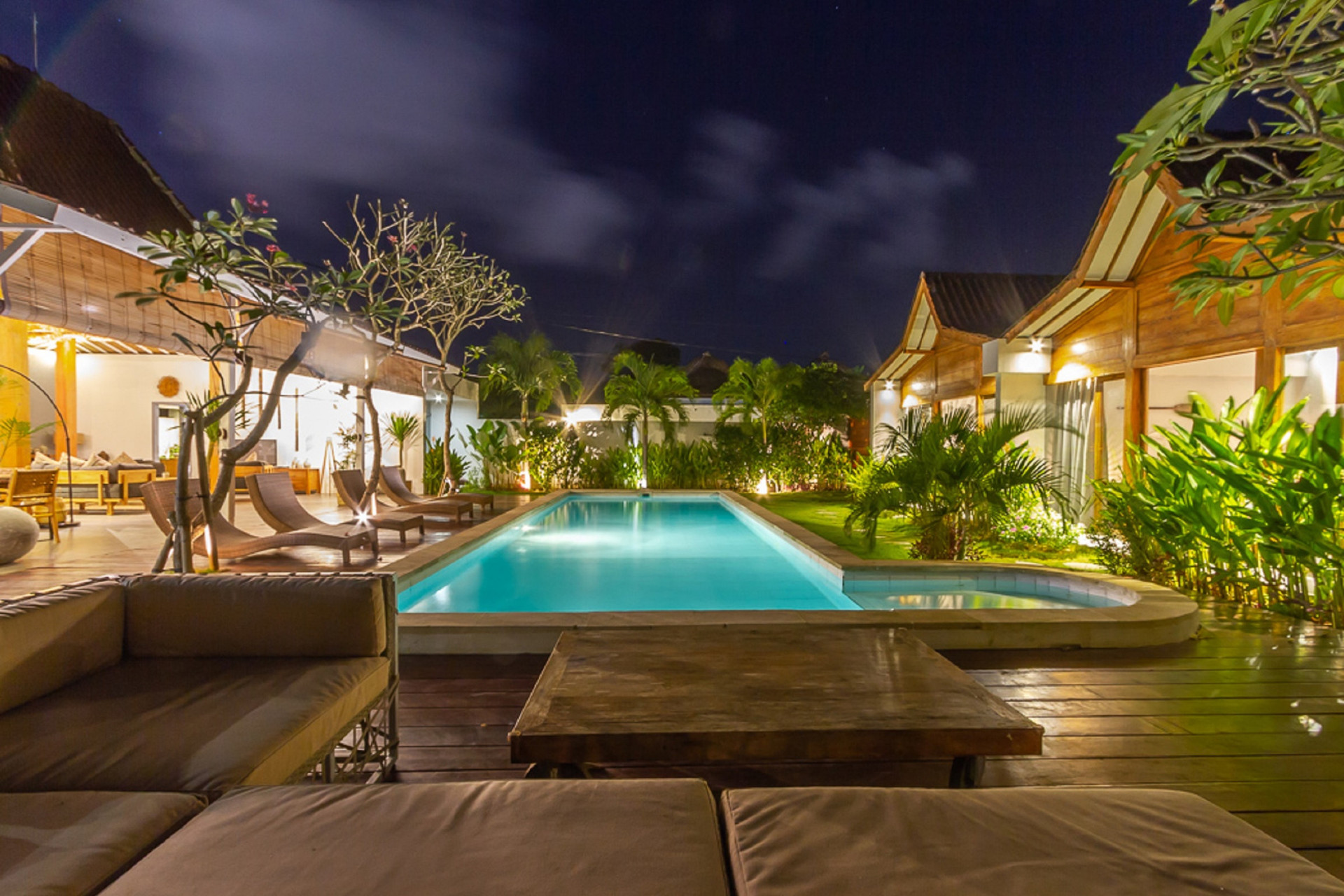 Mieten Sie Ihre 5-Sterne-Privatvilla in Seminyak, Bali Villa 1153