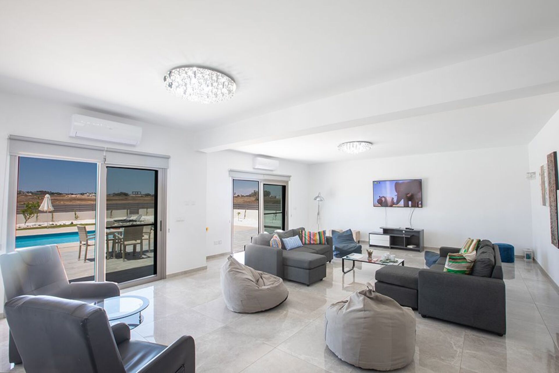 So mieten Sie Ihre eigene private Luxus-Ferienvilla in Protaras für weniger als ein einfaches Hotel, Protaras Villa 1236