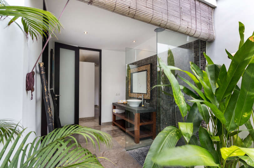 Wunderschöne 5-Sterne-Ferienvilla in erstklassiger Lage in Seminyak. Buchen Sie frühzeitig, um Ihre Daten zu sichern, Villa Bali 2016