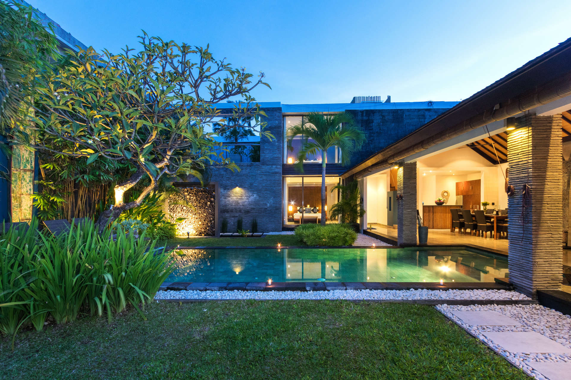Wunderschöne 5-Sterne-Ferienvilla in erstklassiger Lage in Seminyak. Buchen Sie frühzeitig, um Ihre Daten zu sichern, Villa Bali 2016