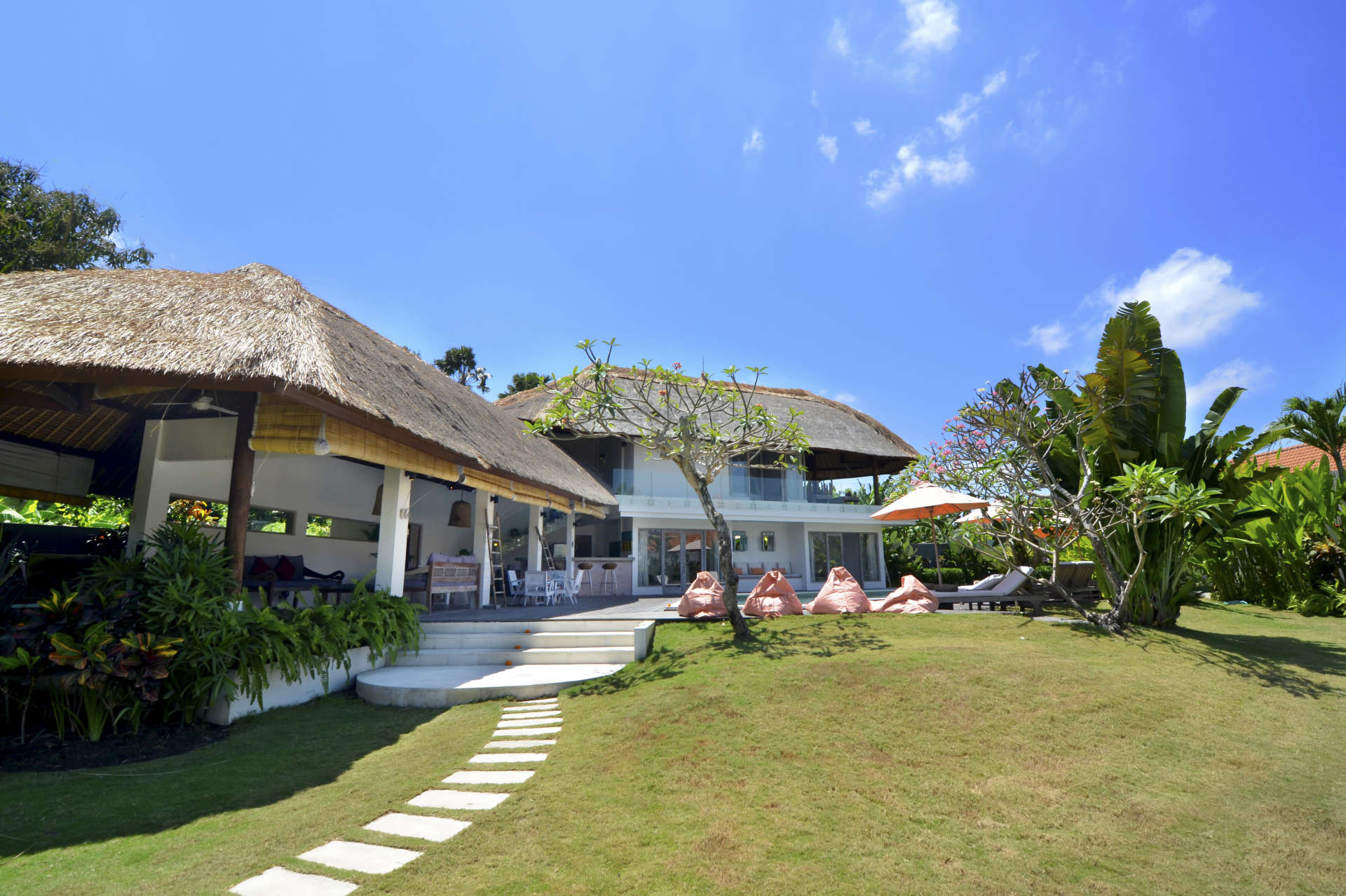 Mieten Sie Ihre eigene 5-Sterne-Privatvilla zum besten Preis in Canggu, Villa Bali 2018